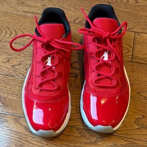 Nike Air Jordan 11 Mids Red size 11 like new